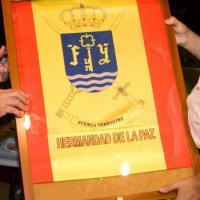 Bandera para regalo. Obsequiada a la Hermandad de la Paz