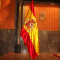 Bandera de raso reglamentaria de España 1,50x1 mts. Salón del Trono capitanía General de Sevilla