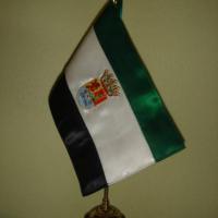 Mini Bandera de sobremesa en tela de raso y bordada de Extremadura Sevilla