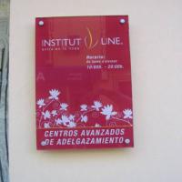 Rótulo cartel con rotulación en Placa de metacrilato 8 mm. Dos Hermanas Sevilla