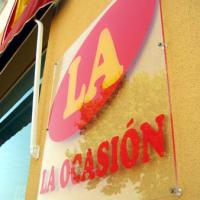 Rótulo cartel con rotulación Placa de La Ocasión, Dos Hermanas Sevilla