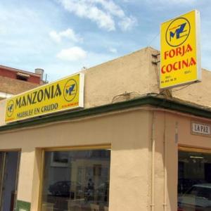 Rótulo luminoso, Banderola de Cocinas Manzonia Dos Hermanas Sevilla