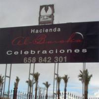 Valla publicitaria o cartelera, así como cartel de obra  panelable y rotulada con vinilo. Hacienda Albaraca Dos Hermanas Sevilla
