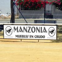 Valla publicitaria o cartelera, así como cartel de obra  panelable y rotulada con vinilo. Manzonia 3x1 Sevilla