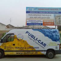 Valla publicitaria o cartelera, así como cartel de obra  panelable y rotulada con vinilo.  Promociones Vaneyfer Sevilla