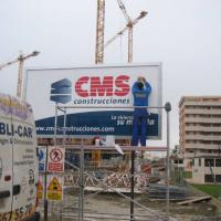 Valla publicitaria o cartelera, así como cartel de obra  panelable y rotulada con viniloMontaje Estepona Málaga