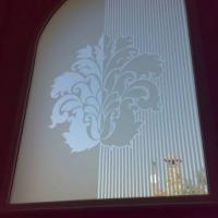 Decoración en ácido. Rotulación de vinilos en Sevilla