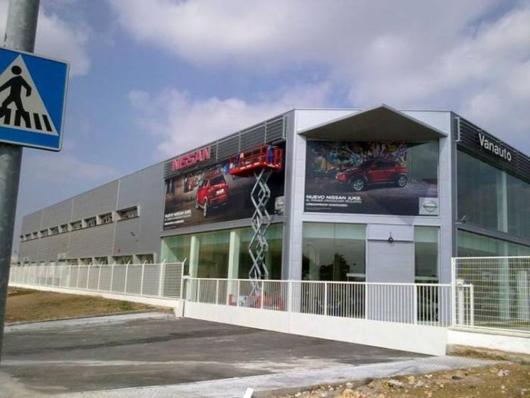Rotulación de vinilos en impresión digital laminado. Nissan Vanauto Ctra. Sueminencia Sevilla