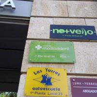 Rótulo cartel con rotulación Medicaldent Ciudad Expo Sevilla