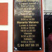 Rótulo cartel con rotulación Peluquería Rocío Rivas Dos Hermanas Sevilla
