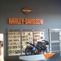 Rótulo de letras corpóreas y neón. Harley Davidson Sevilla
