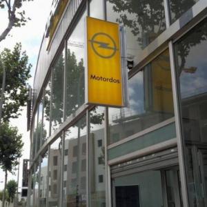 Rótulo luminoso Banderola Motordos Opel Dos Hermanas Sevilla