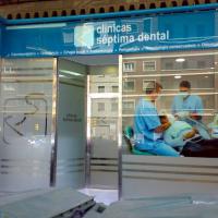 Rótulos Clínica Séptima Dental Zaragoza. Rótulos cartel luminaria y Vinilos especiales para escaparates.