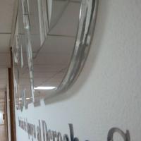 SAD Servicio de apoyo al derecho, Sevilla. Rótulo en metacrilato y acero inoxidable