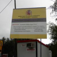 Valla cartelera panelable y rotulada con vinilo. Befesa Sevilla