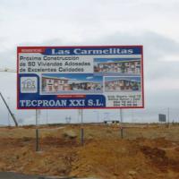 Valla publicitaria o cartelera, así como cartel de obra  panelable y rotulada con vinilo. 8x3 Tecproan Almensilla Sevilla