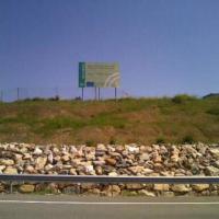Valla publicitaria o cartelera, así como cartel de obra  panelable y rotulada con vinilo. Junta de Andalucía
