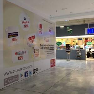 Rotulación Stand Centro Comercial Los Arcos Sevilla ( trabajos realizados para Acciona Service )