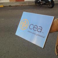 Rótulo cartel con rotulación Cea. Chapa plegada + vinilo laminado Sevilla