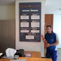 Rótulo cartel con rotulación Clínicas Oftalvil, Avda. La Buhaira Sevilla