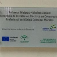 Rótulo cartel con rotulación Conservatorio Profesional de Música Cristóbal Moráles. Junta de Andalucía