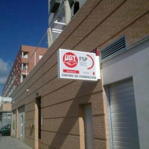 Rótulo luminoso Banderola. Centro de Formación de UGT San Jerónimo Sevilla. Realizado para TGM