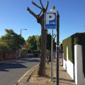 Rótulo luminoso Banderola. Parking Hotel Turístico Simón Verde, Sevilla