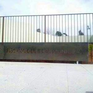 Rótulo luminoso corpóreo. Piscina cubierta Municipal de Constantina Sevilla Junta de Andalucía