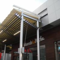 Toldos en lona plástica especial para lluvia de 450 mts en centro Comercial El Faro Badajoz. Trabajos realizados para Acciona Facility Services 