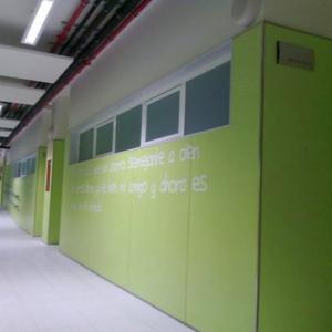Rotulación de vinilos en Colegio en Alcalá de Guadaira Sevilla. Trabajos para Ferrovial-Agroman