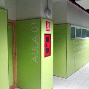 Rotulación de vinilos en Colegio en Alcalá de Guadaira Sevilla. Trabajos para Ferrovial-Agroman