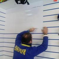 Rotulación en vinilos en Deportes Ortega en Sevilla.