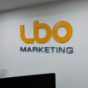 Rótulo corpóreo en pvc LBO Marketing, Sevilla