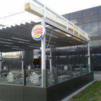 Toldos con lona plástica especial para lluvia. Burguer King en Centro Comercial El Faro Badajoz.