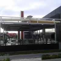 Toldos con lona plástica especial para lluvia. Burguer King en Centro Comercial El Faro Badajoz.