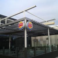 Toldos con lona plástica especial para lluvia. Burguer King en Centro Comercial El Faro Badajoz.