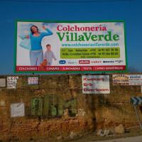 Valla publicitaria o cartelera, así como cartel de obra  panelable y rotulada con vinilo. Colchonería Villaverde, Dos Hermanas Sevilla