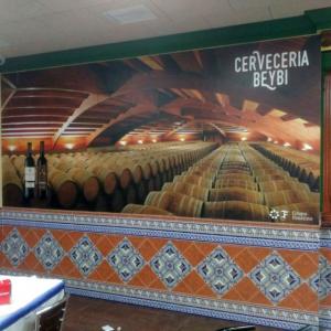 Foto mural en vinilo especial de pared laminado. Bodegas faustino en Bar Beiby en Dos Hermanas Sevilla