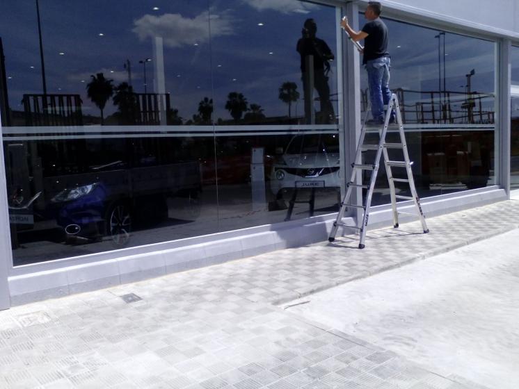  Nissan Andalsyr de Huelva. Rotulación de vinilos 