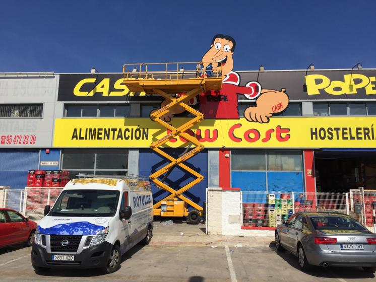 Rótulo cartel letras recortadas. Cash Pope, Dos Hermanas Sevilla. Figura corpórea Gigante.