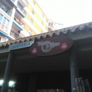 Rótulo cartel Caja Luminosa con forma ovalada, iluminada por led. Café AB Sevilla.