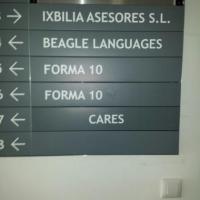 Rótulo cartel con rotulación Directorio edificio. Sevilla