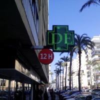 Rótulo luminoso Banderola. Farmacia Cádiz