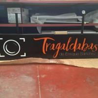 Rótulo luminoso Restaurante Tragaldabas. Enrique Suárez. Trabajo realizado para Gloria Prado.