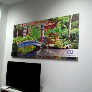 Decoración en lienzo en impresión digital con bastidor de madera. Zen Piso Sevilla. Trabajos para Cyan Publicidad