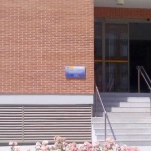 Placa fondos Feder. Centro CEA de la Universidad de Sevilla.