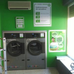 Rotulación de vinilos y cartelería para EcoLaundry Sevilla