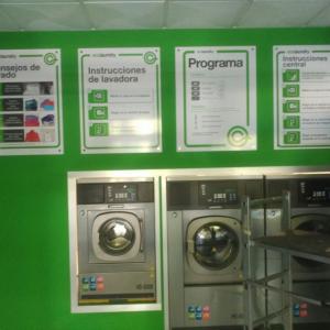 Rotulación de vinilos y cartelería para EcoLaundry Sevilla