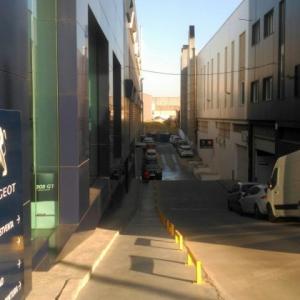 Rótulo Banderola rotulado a doble cara con vinilos. Peugeot Automares y Nissan Vanauto Sevilla.