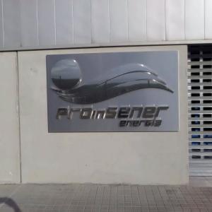 Rótulo cartel tipo bandeja en acero inoxidable con letras corpóreas y todo iluminado con led. Poinsener Aznalcollar Sevilla.